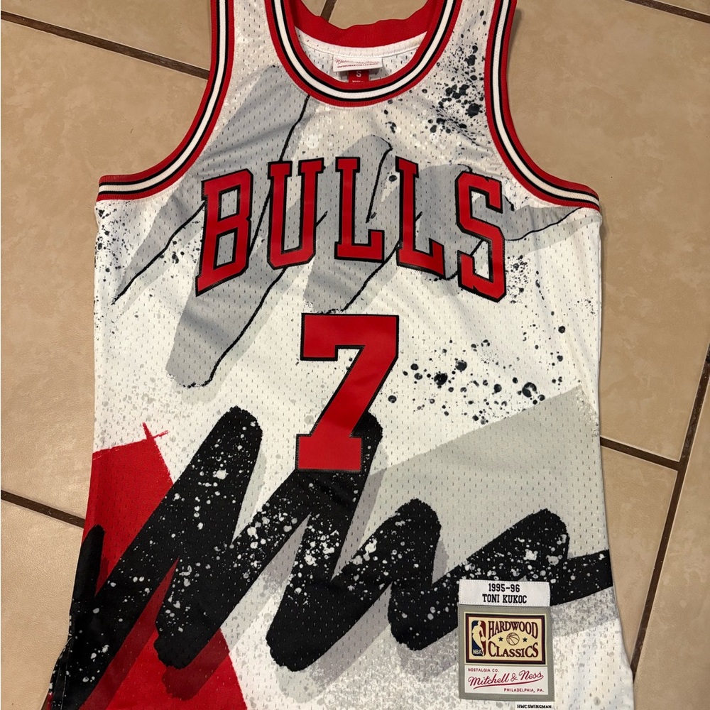 Chicago Bulls Jersey with Number 7